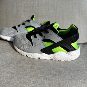 Nike Huarache Run GS Grey & Green Sneaker SZ 9C Toddler Unisex Kids